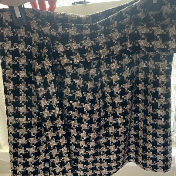 Mini skirt with belt. - Picture 4 of 4